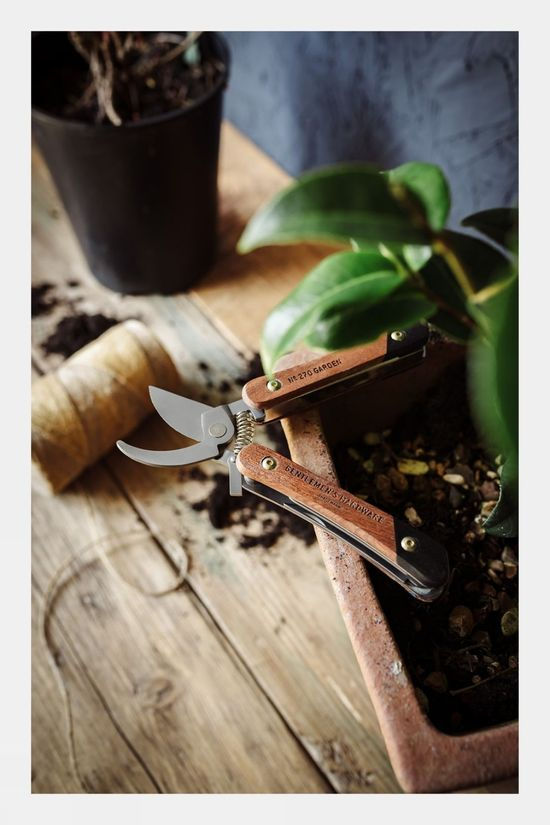  Gentlemen's Hardware 6-in-1 Garden Multi Tool